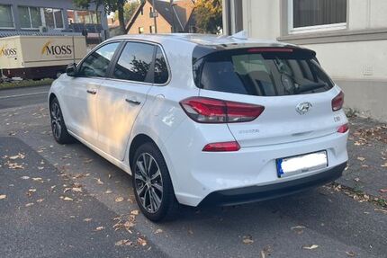 Hyundai i30 56.000 km 13.999 € Herzogenrath 52134