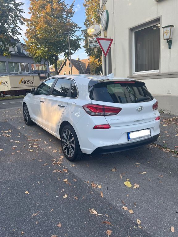 Hyundai i30 56.000 km 13.999 € Herzogenrath 52134