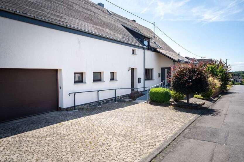 Haus zum Kaufen in Höhn 185.000 € 230 m²