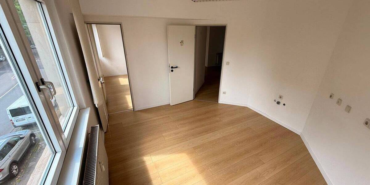 Etagenwohnung Gelsenkirchen Feldmark - 9 Zimmer, 169 m&sup2;, 1.490&euro; | Angebot:26853818