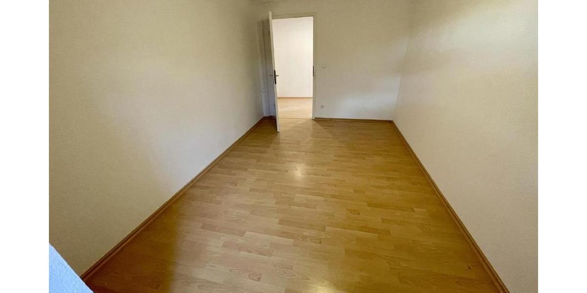 **Ihr neues Zuhause wartet: 4-Raum-Wohnung mit Komfort-Badezimmer und großzügigem Wohnambiente!** - Dachgeschoßwohnung Gera Alt-Bieblach | Angebot:26876574