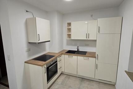 Frisch sanierte 2,5-Zimmer-Wohnung mit EBK und Balkon