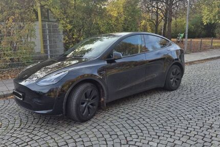Tesla Model Y 29.500 km 36.900 &euro; München 81377