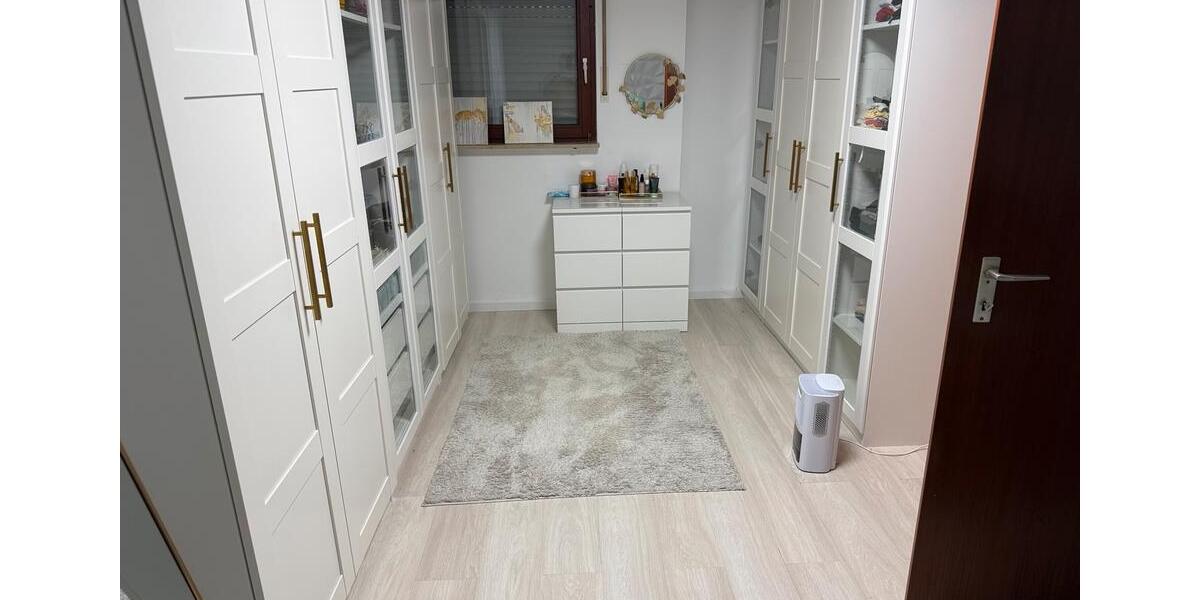 Großzügige 120 m² Souterrain-Wohnung mit Garten zum 01.01.2026 3 zimmer