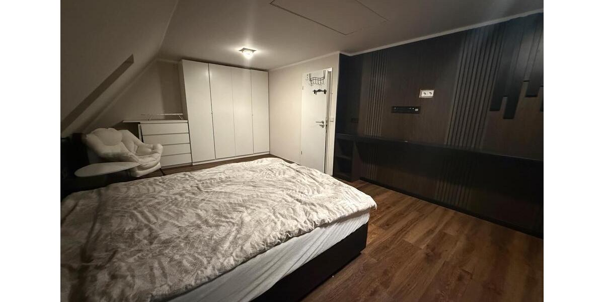 Doppelhaushälfte Schönefeld - 5 Zimmer, 180 m&sup2;, 3.400&euro; | Angebot:24984602