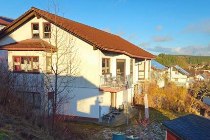 Haus Niedereschach - 6 Zimmer, 153 m&sup2;, 1.376&euro; | Angebot:26064511