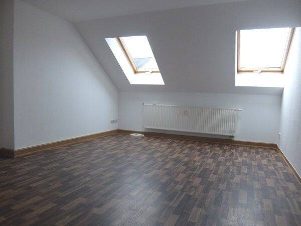 Etagenwohnung Döbeln Sörmitz - 2 Zimmer, 59 m&sup2;, 302&euro; | Angebot:26642329