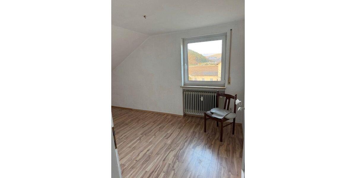 Dachgeschoßwohnung Kronach - 4 Zimmer, 86 m&sup2;, 550&euro; | Angebot:26678800
