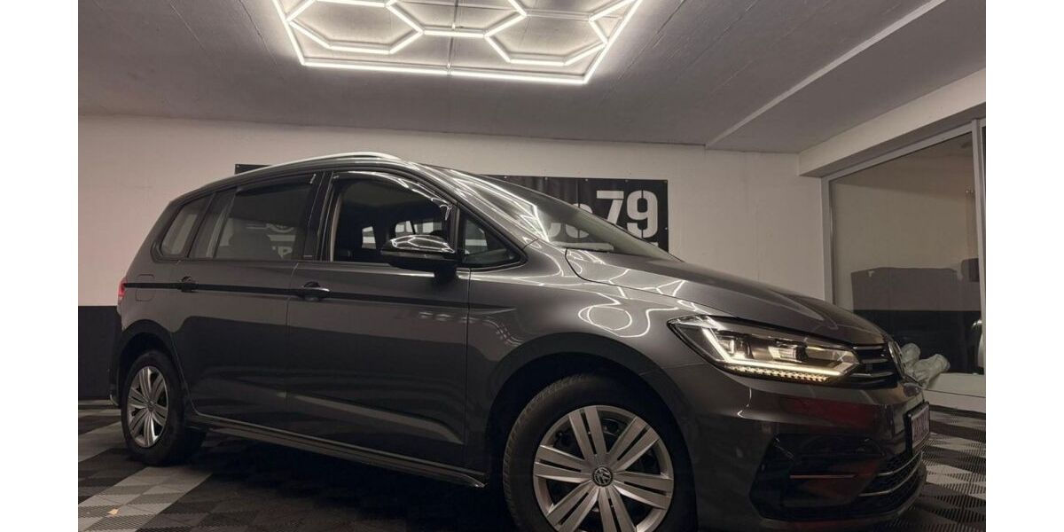 VW Touran 143.631 km 18.480 &euro; Wutöschingen-Degernau 79793