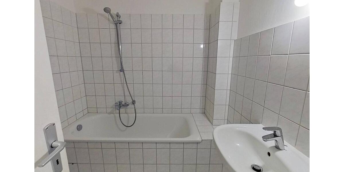 Helles Zuhause mit Balkon – frisch sanierte 3-Zimmer-Wohnung 3 zimmer