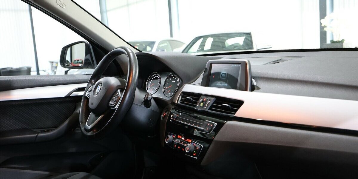 BMW X1 sDrive 18i Advantage WHITE / AUTOMATIK / 89.000 km 18.444 &euro; Hamm 59077