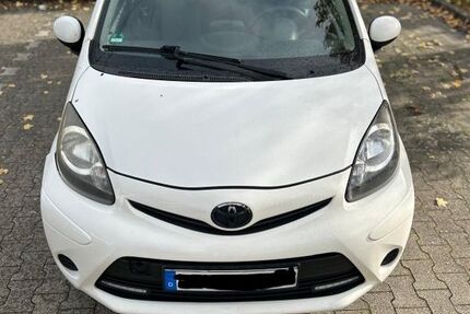 Toyota Aygo (X) 97.000 km 4.900 € Leverkusen 51375