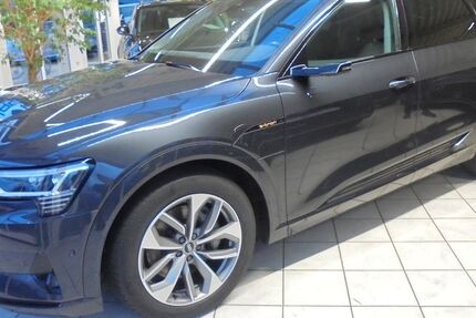 Audi e-tron 56.600 km 45.999 &euro; Wittmund 26409