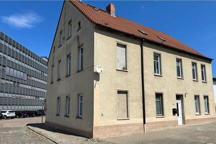 Haus Staßfurt - 13 Zimmer, 340 m&sup2;, 195.000&euro; | Angebot:27273686
