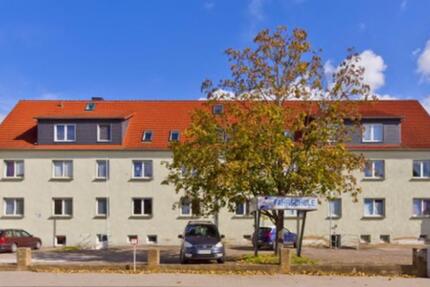 4 Zimmer + Bad + Küche in Mehrfamilienhaus in Bad Salzungen.