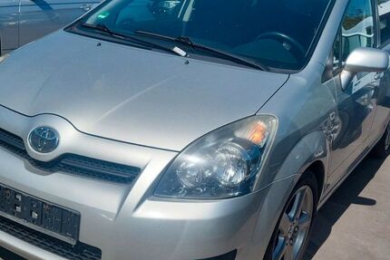Toyota Corolla Verso 219.000 km 1.999 &euro; Moers 47441