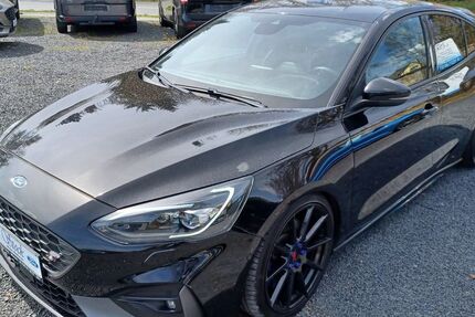 Ford Focus 80.700 km 21.490 € Wiesau 95676