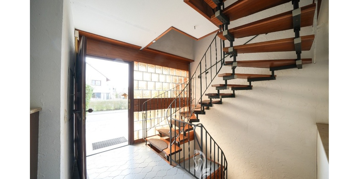 Architektenhaus mit großzügiger Einliegerwohnung und großem Garten in attraktiver Wohnlage - Einfamilienhaus Unterpleichfeld | Angebot:26321812