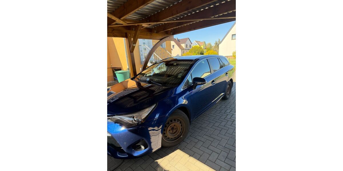 Toyota Avensis 152.000 km 10.500 &euro; Belgern 04874