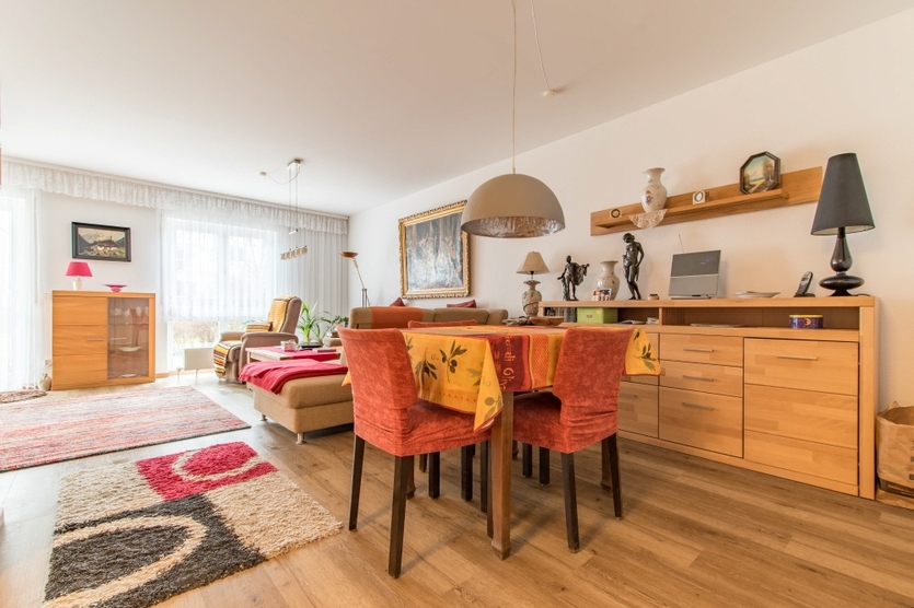 BEZUGSFREI – GROSSE TERRASSE – TAGESLICHTBAD MIT WANNE & DUSCHE – TOP LAGE – STELLPLATZ 2 zimmer