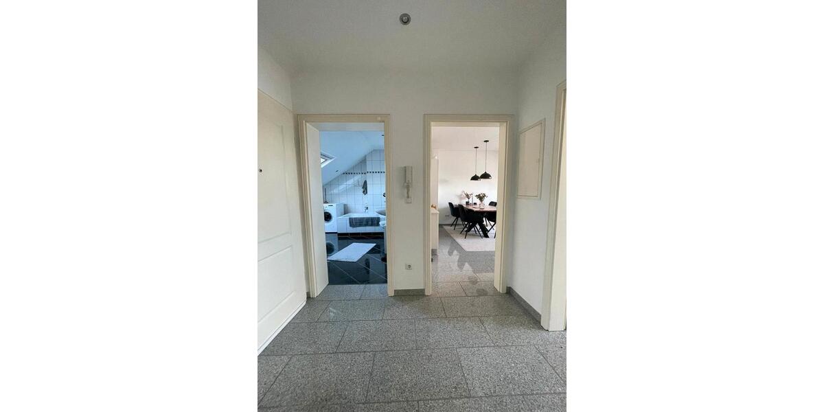 Dachgeschoßwohnung Neuss - 3 Zimmer, 65 m&sup2;, 630&euro; | Angebot:24802453