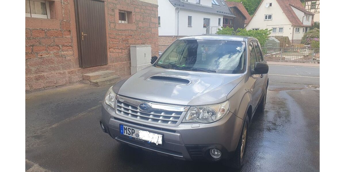 Subaru Forester 182.470 km 5.200 &euro; Fellen 97778