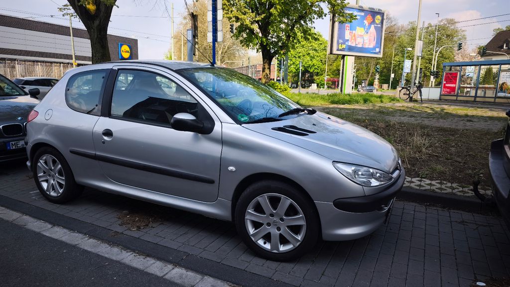 Peugeot 206 70.000 km 2.150 &euro; Duisburg 47055