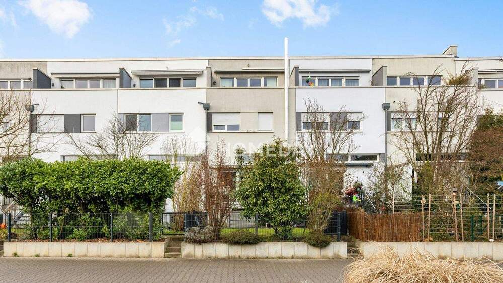 Reihenmittelhaus Frankfurt am Main Niederursel - 6 Zimmer, 166 m&sup2;, 1.180.000&euro; | Angebot:25277972