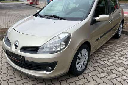 Renault Clio 243.000 km 2.600 € Dresden 01187
