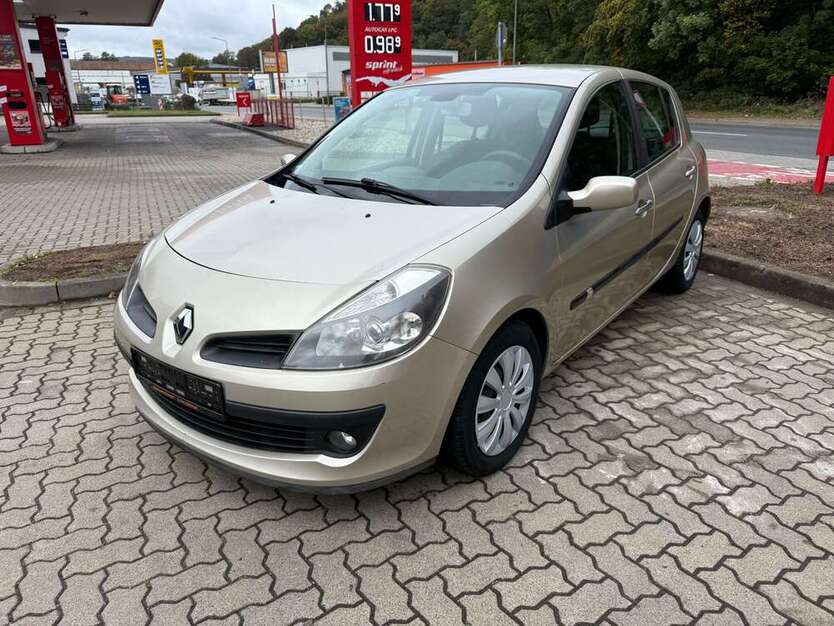 Renault Clio 243.000 km 2.600 € Dresden 01187