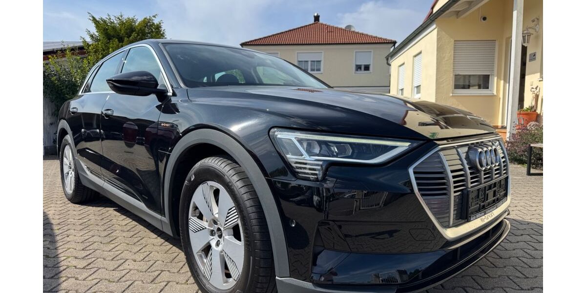Audi e-tron 29.318 km 27.990 &euro; Ichenhausen 89335