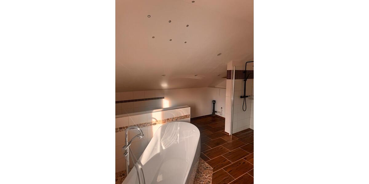 Wunderschöne 3-Zimmer DG Wohnung mit Balkon und Carport 3 zimmer