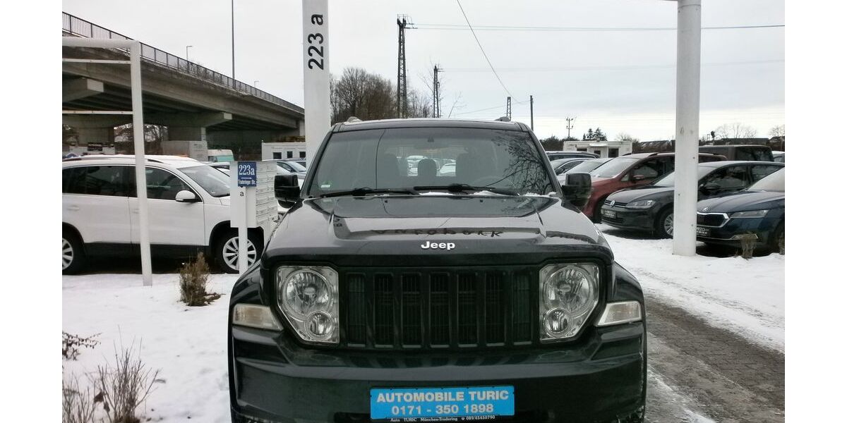Jeep Cherokee 350.000 km 5.400 &euro; München OT Trudering-Riem 81825