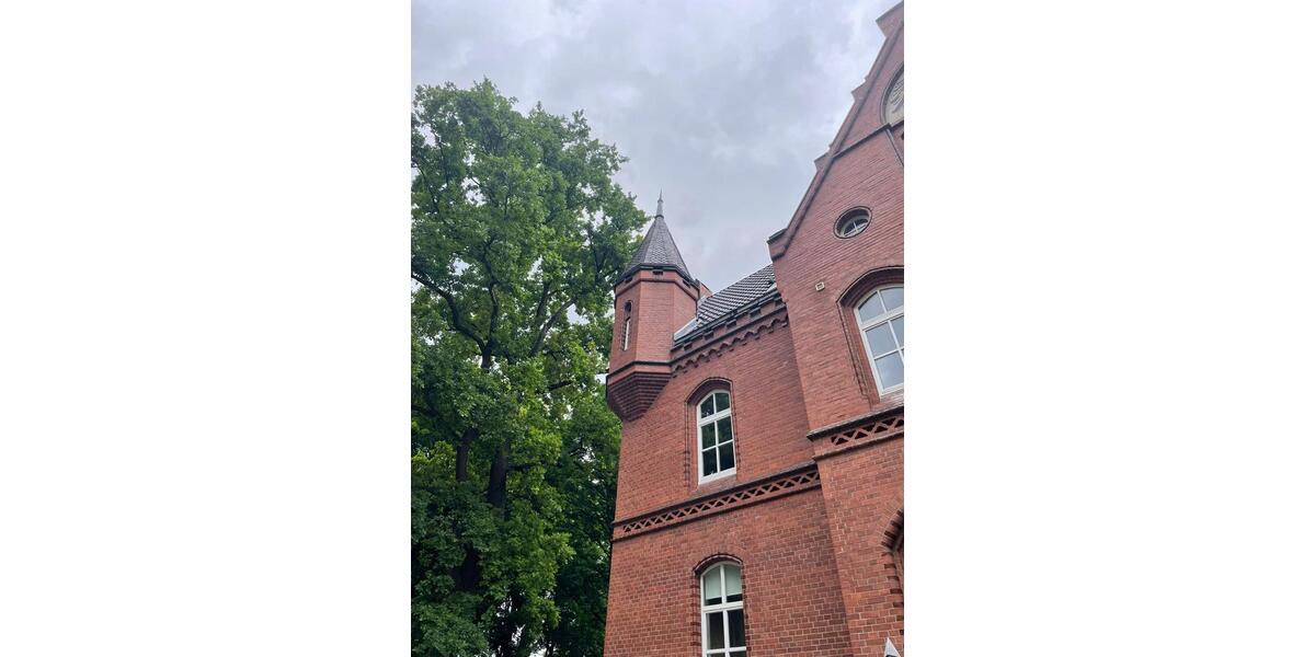 aussergewöhnliche Wohnung mit Turmzimmer in historischem Gebäude 2 zimmer