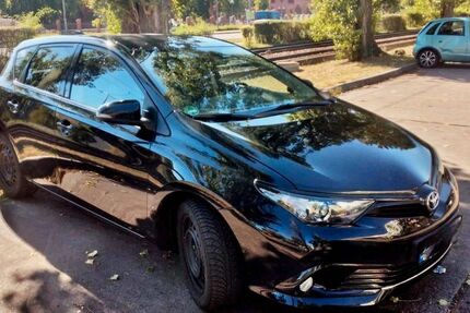 Toyota Auris 106.000 km 9.399 &euro; Berlin 13055