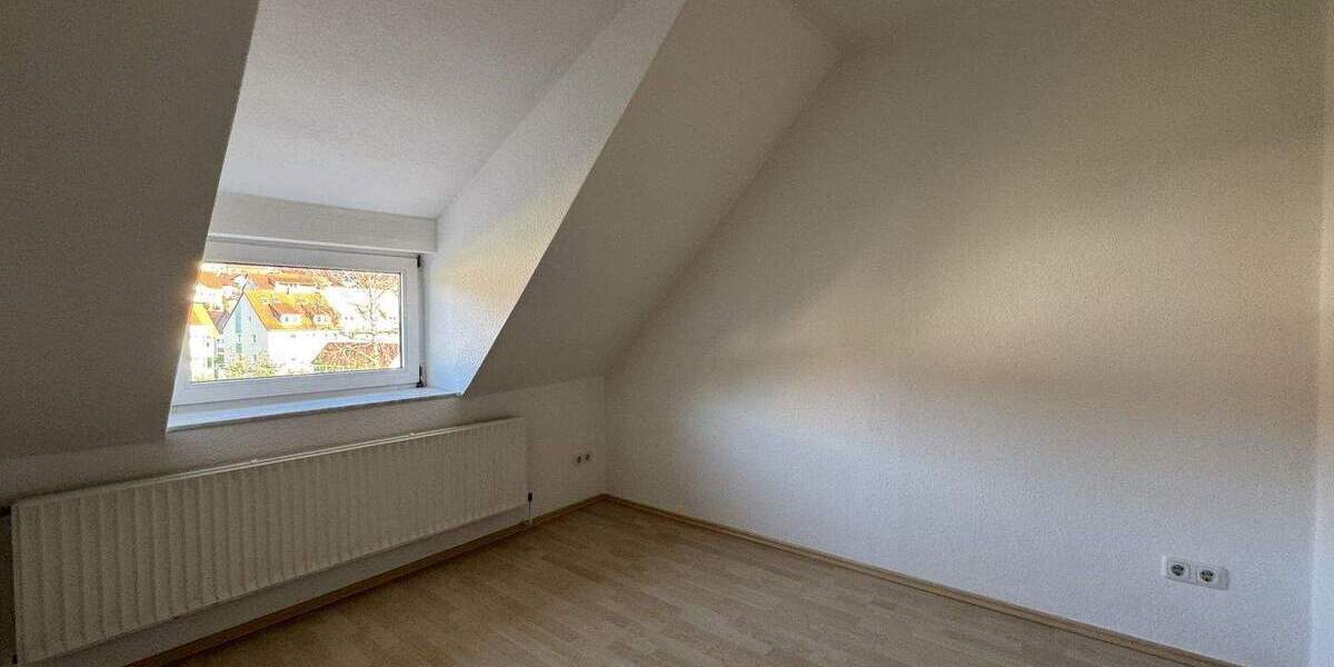 Etagenwohnung Bad Salzdetfurth - 4 Zimmer, 90 m&sup2;, 780&euro; | Angebot:25631121