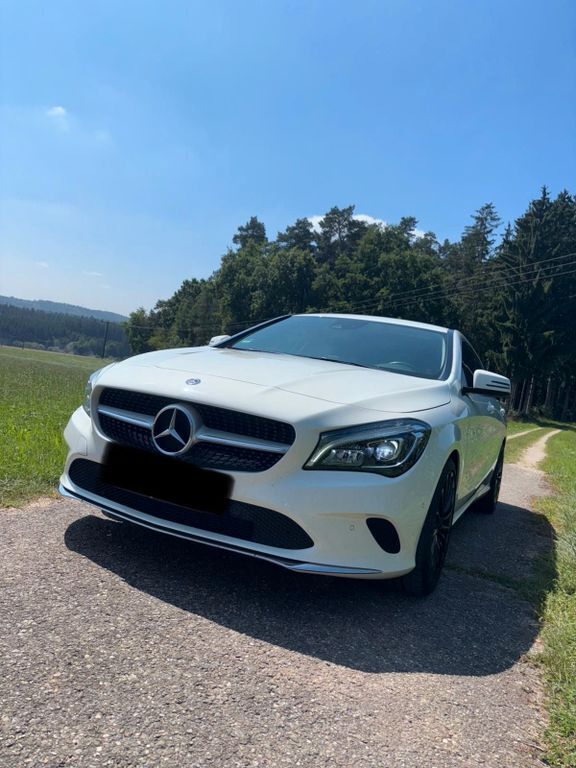 CLA 220 Shooting Brake