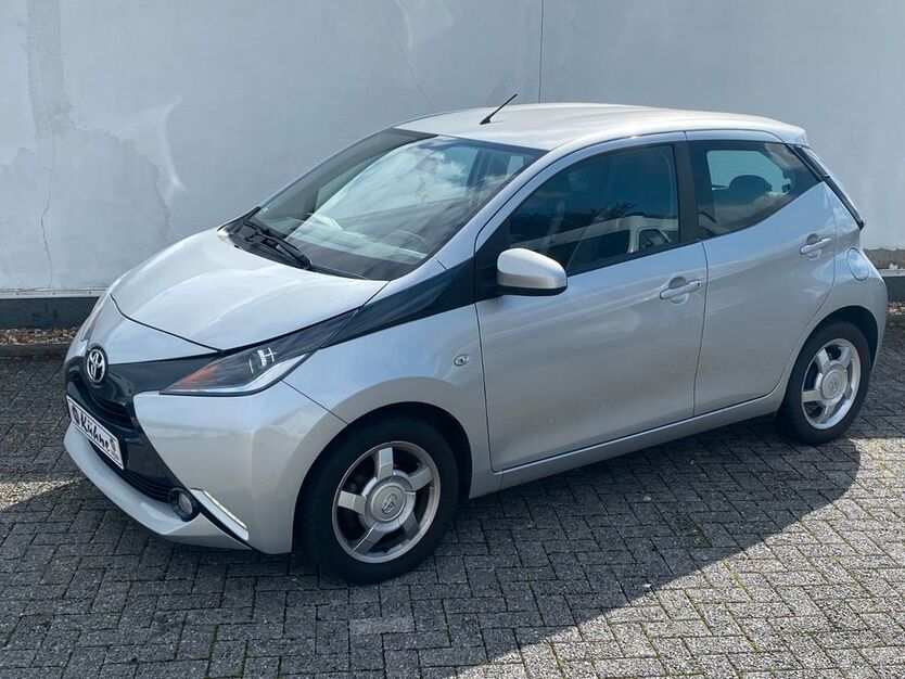 Toyota Aygo (X) 28.421 km 7.999 € Baesweiler 52499