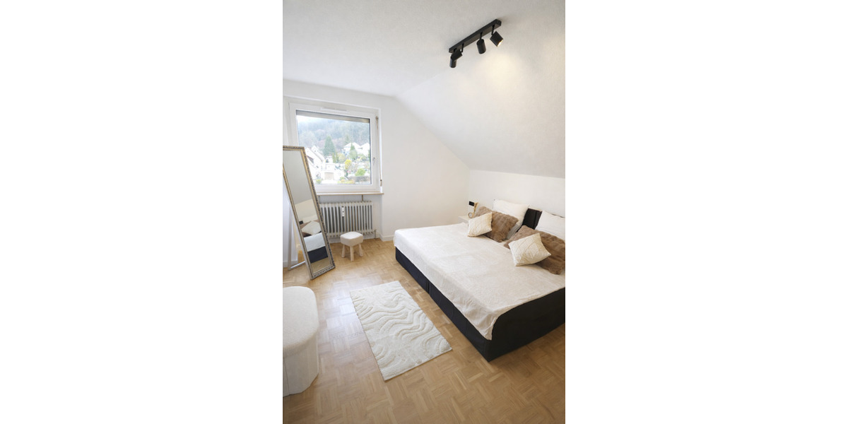 2 Zimmer-Wohnung, Balkon, modernem Bad, Stellplatz, Goldkronach 2 zimmer