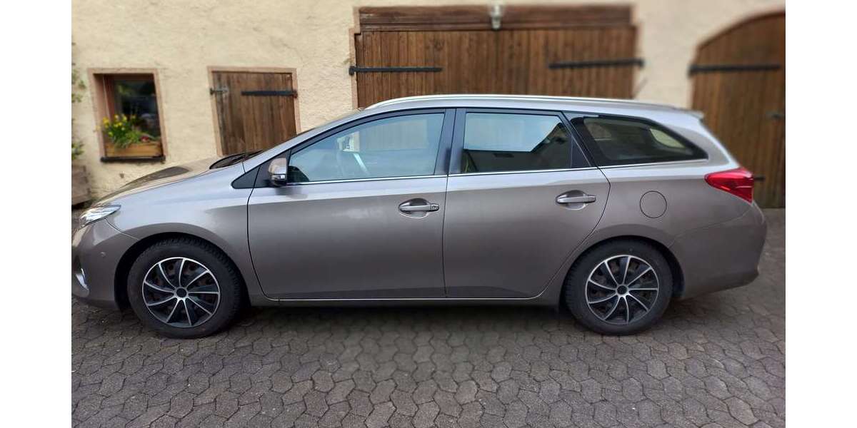 Toyota Auris 150.000 km 9.999 &euro; Oettingen i.Bay., St 86732