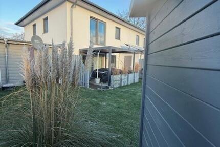 Moderne Doppelhaushälfte in zeitlosem Design - KfW40 4 zimmer