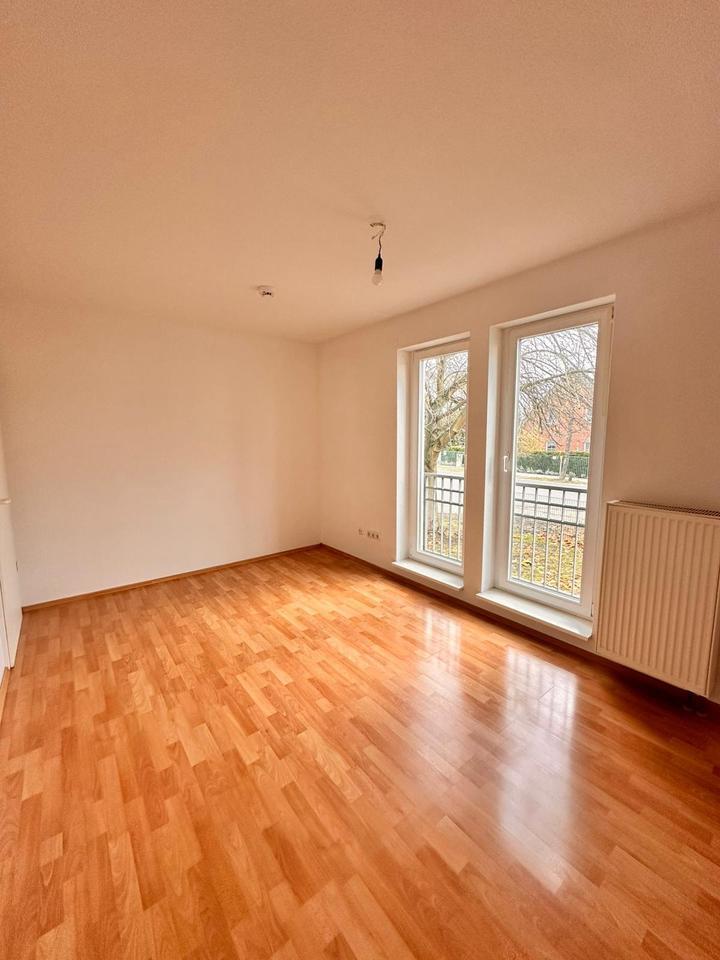 Hoppegarten: Charmante 2-Zimmer-Wohnung mit Balkon im 1. OG zimmer