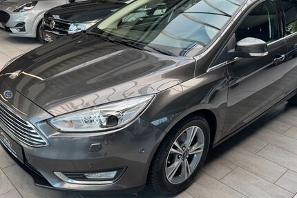 Ford Focus 118.000 km 7.450 &euro; Detmold 32758