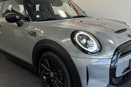 Mini Cooper SE 22.592 km 18.750 € Friesoythe 26169