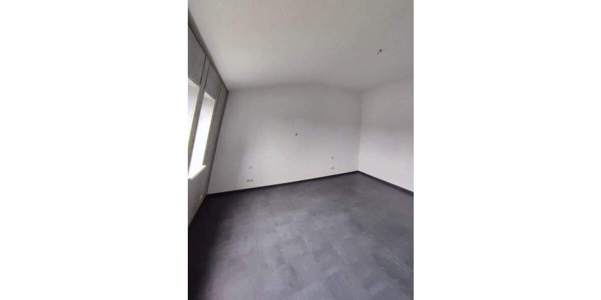 Etagenwohnung Schwerin Weststadt - 3 Zimmer, 103 m&sup2;, 900&euro; | Angebot:24609574