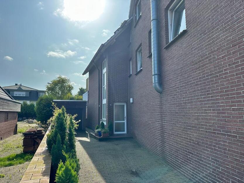 Alles in Deiner Nähe: 4-Zimmer-Oberwohnung mit Einbauküche & Loggia zimmer