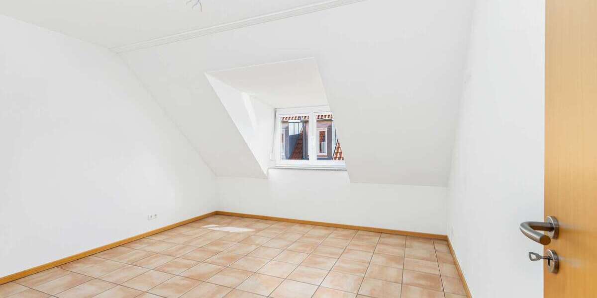 Ruhig gelegen in kleiner Wohnanlage | Helle, top gepflegte Maisonette-Wohnung - Dachgeschoßwohnung Karlsfeld | Angebot:26389541