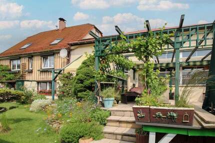 Wohnen und Arbeiten an einem Ort! EFH mit Werkhalle, Garten, und Garage 7 zimmer