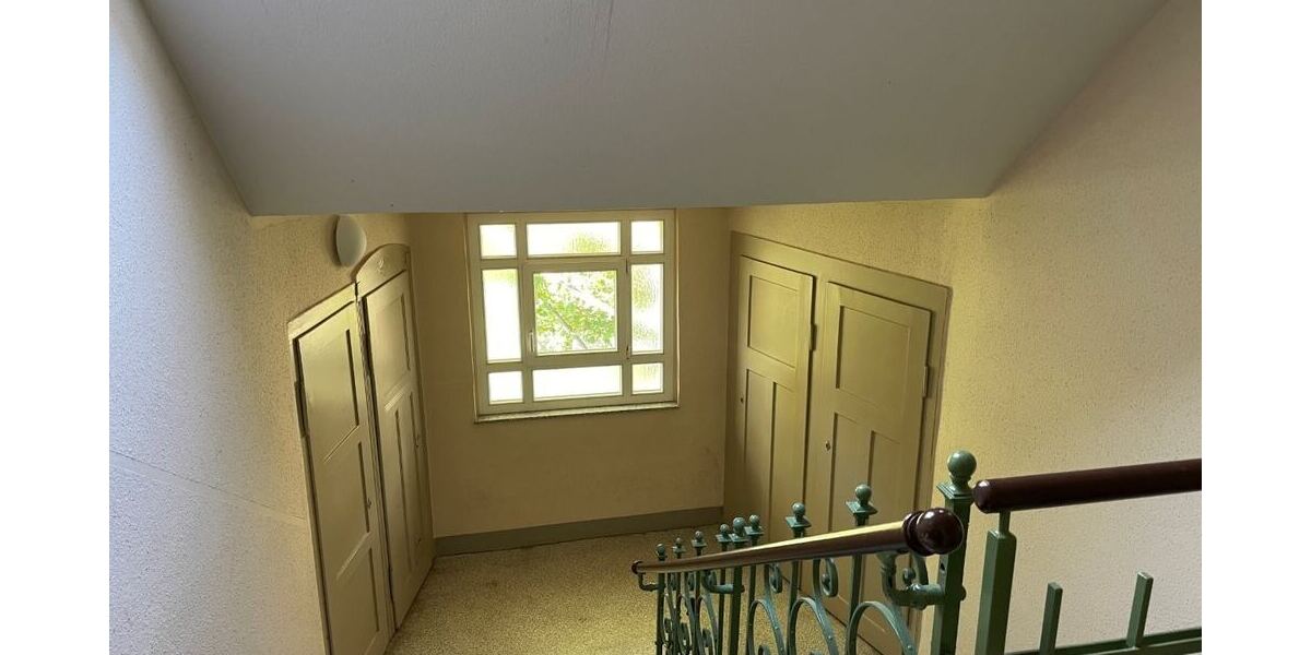 Gepflegte DG-Wohnung mit EINBAUKÜCHE, Balkon und Tageslicht-Bad ab 01.12. frei! 2 zimmer