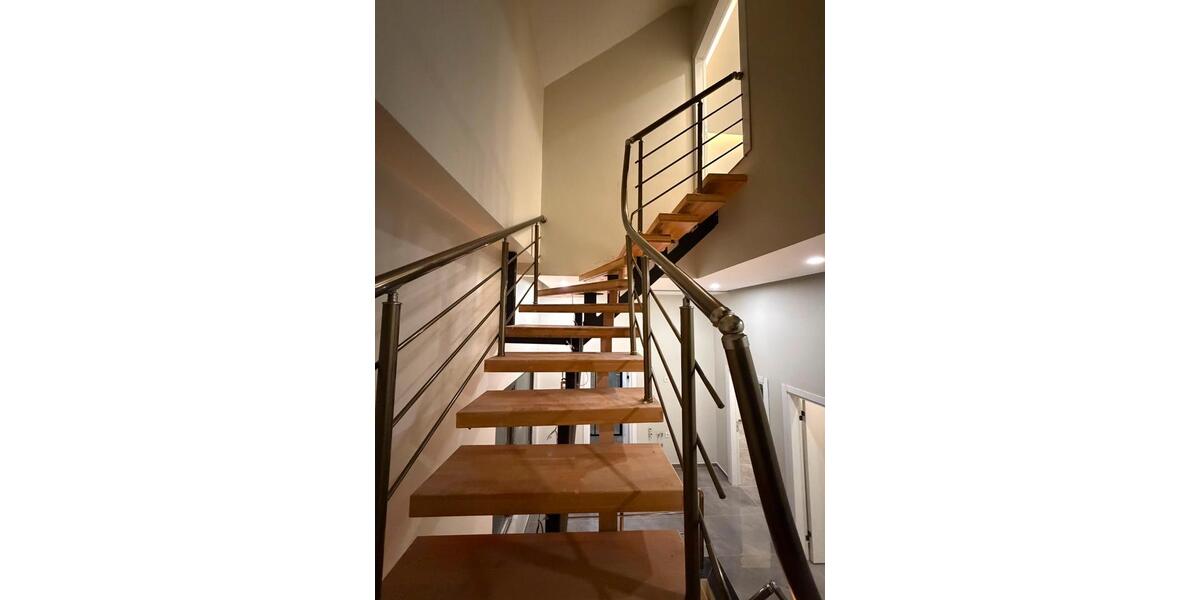 Villa Stuttgart Stuttgart-Mitte - 4 Zimmer, 185 m&sup2;, 320.000&euro; | Angebot:27097928